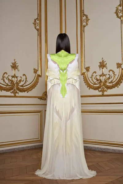 Look 12